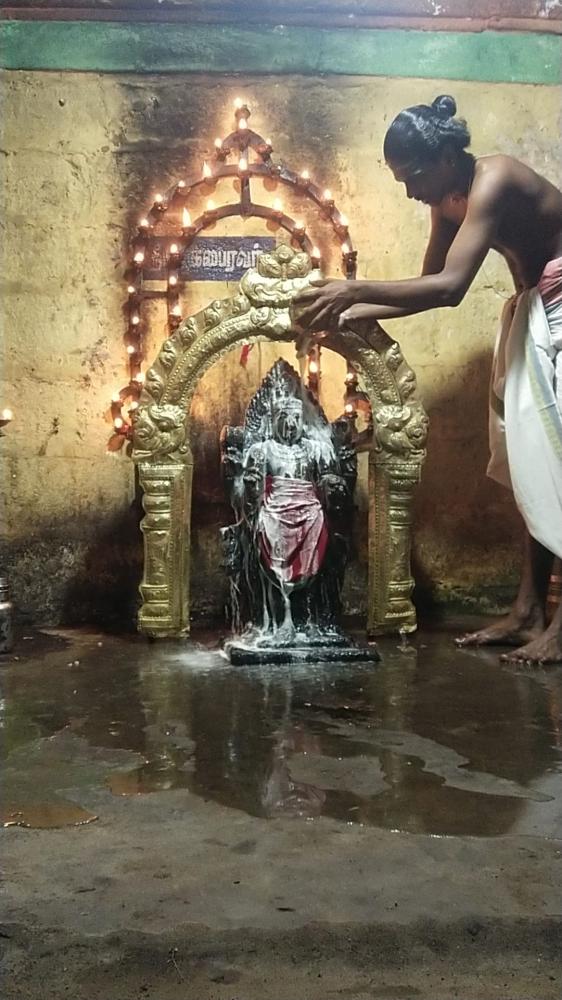 thirukoteshwar-temple-theipirai-astami-poojai